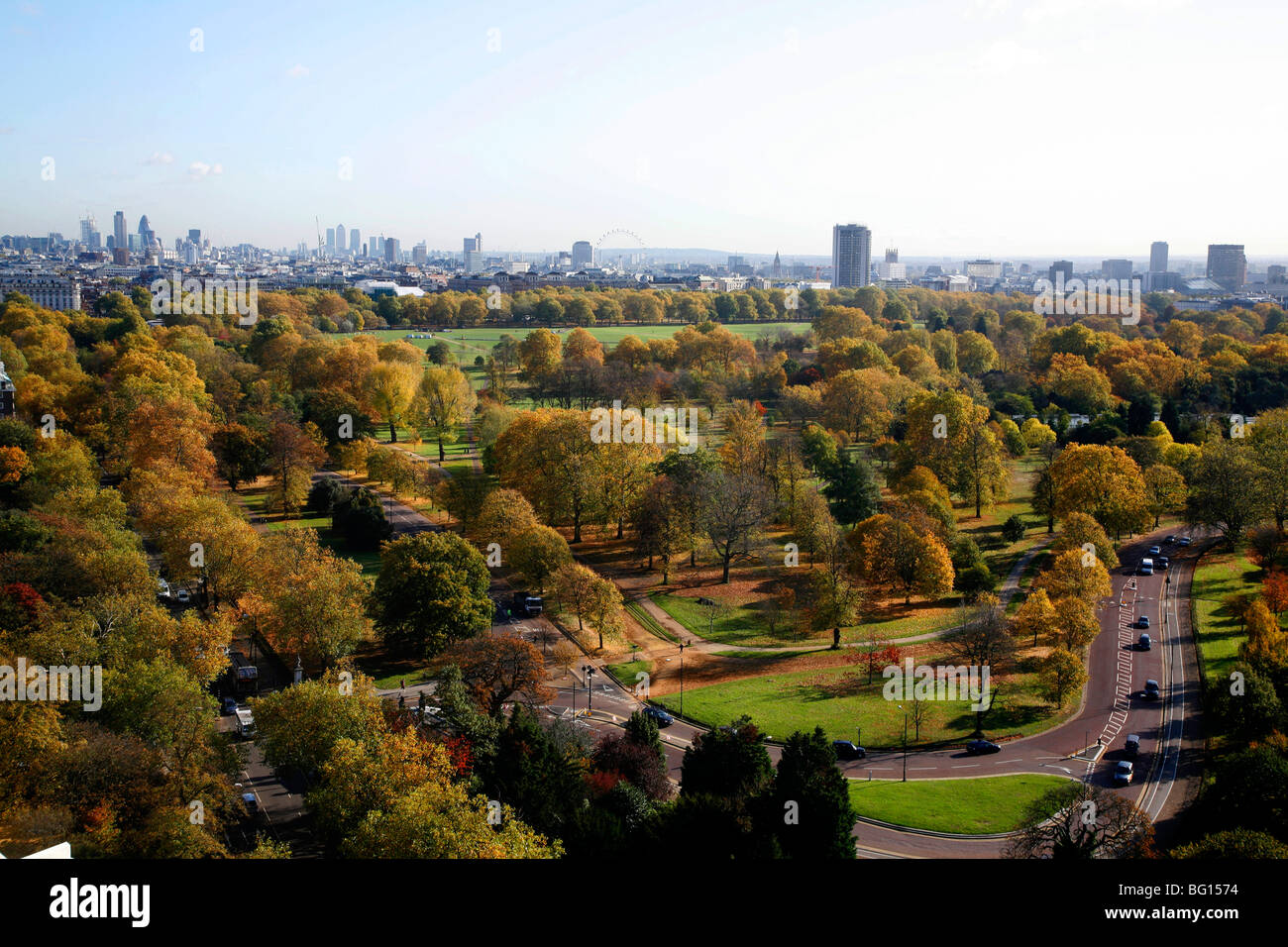 Vista aerea su Hyde Park verso il West End e la City of London, Londra, Regno Unito Foto Stock