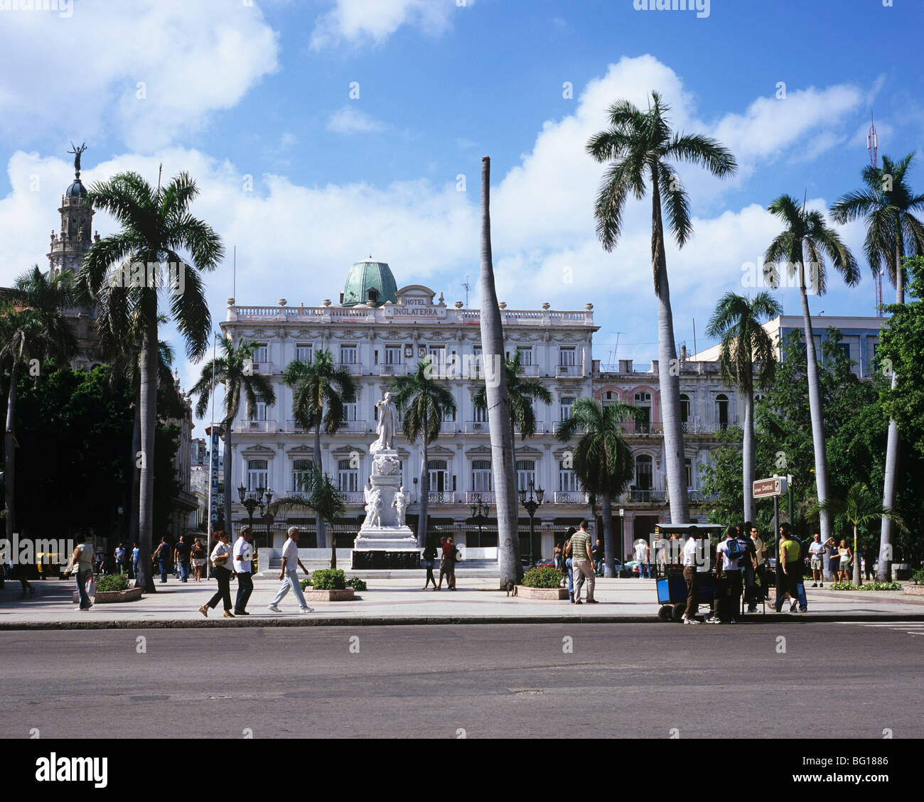 Parque Central e Hotel Inglaterra, Havana, Cuba, West Indies, America Centrale Foto Stock