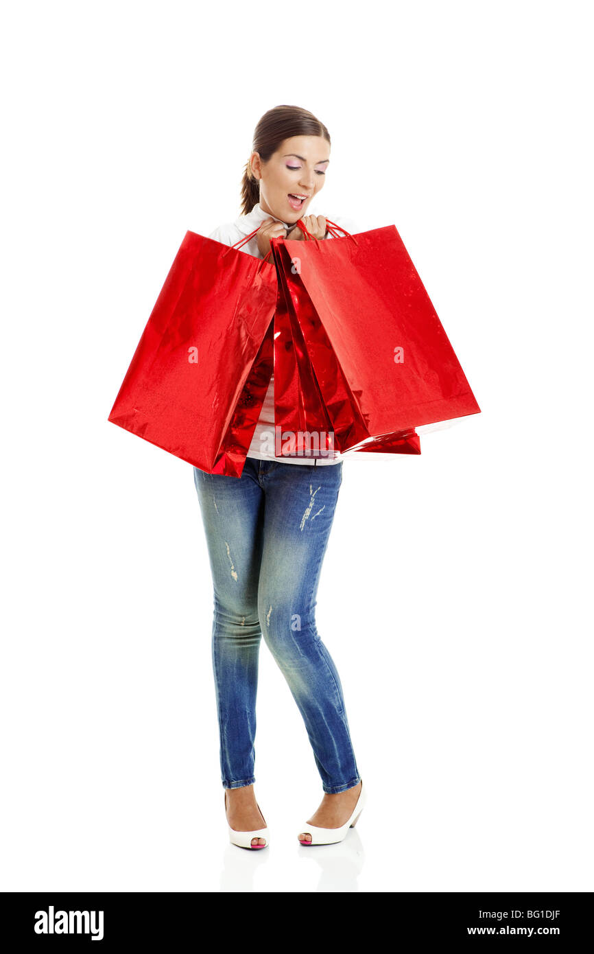 Bella giovane donna con red borse per lo shopping. Il consumismo Concept Foto Stock