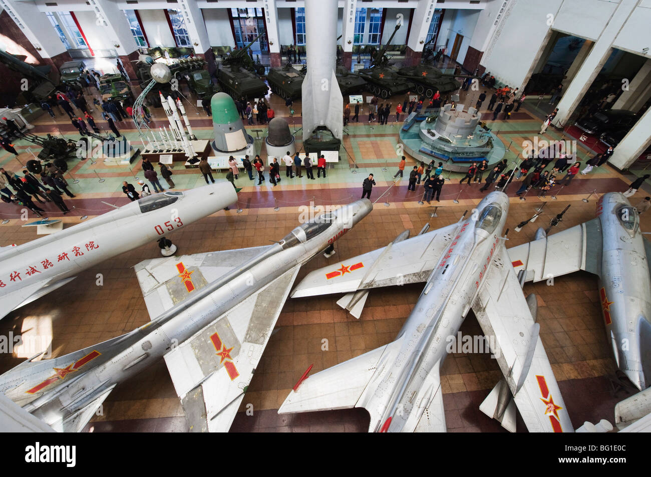 Rocket carri armati e aerei al Museo Militare di Pechino, Cina, Asia Foto Stock