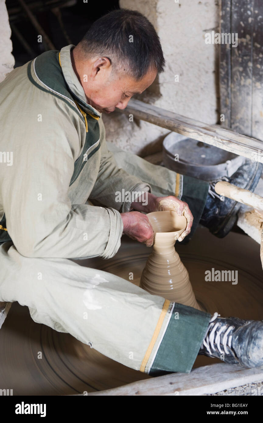 E Qing Ming antica fabbrica di ceramiche, Jingdezhen città, provincia di Jiangxi, Cina e Asia Foto Stock