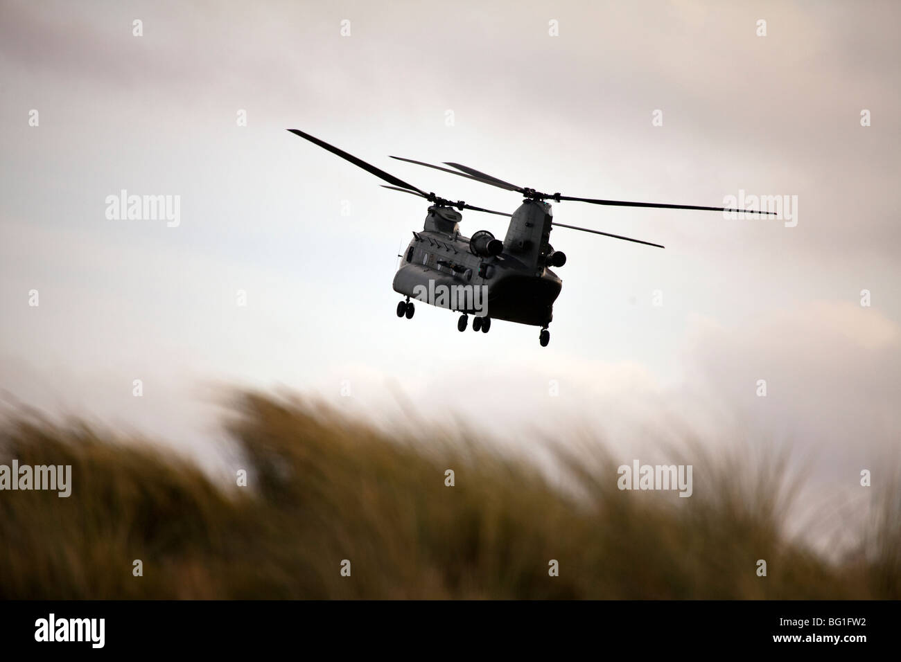 CH-47 elicottero Chinook in volo per la RAF a Donna Nook, Somercoates, lincolnshire, Inghilterra Foto Stock