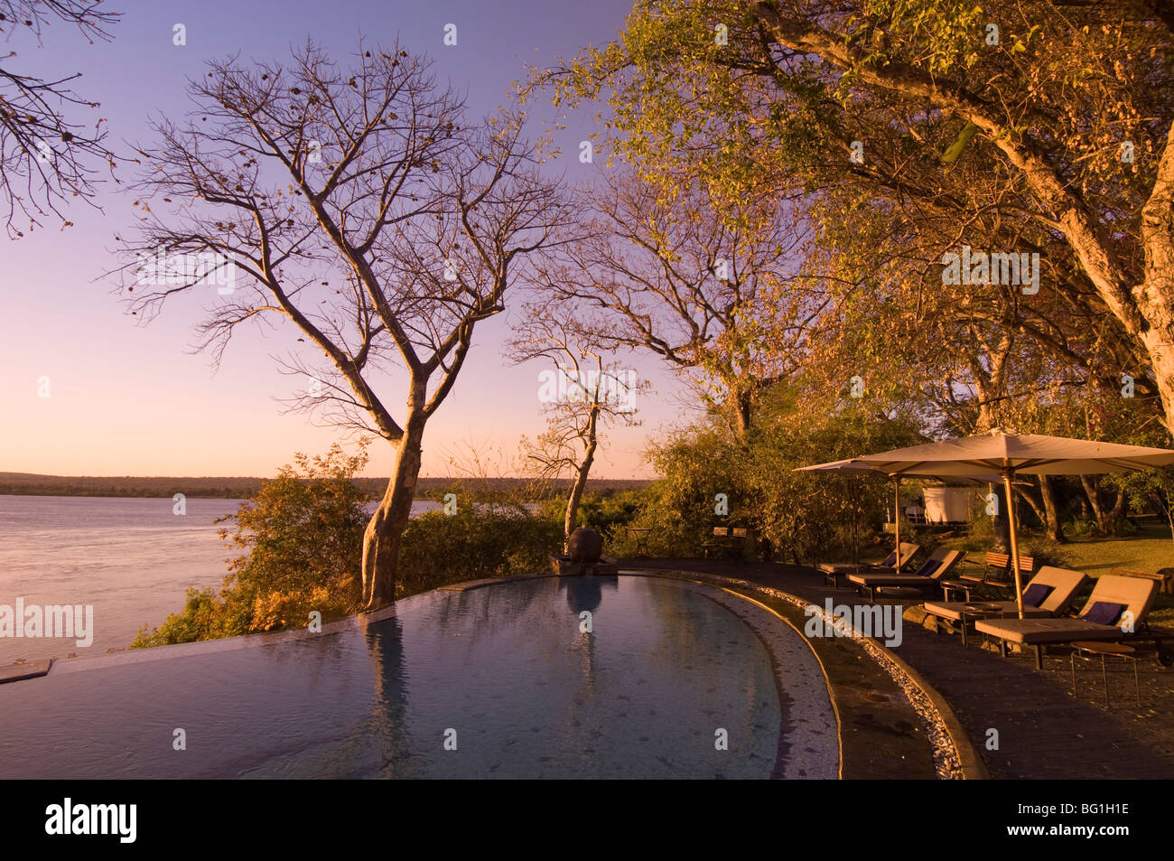 Il River Club Lodge, tramonto sul fiume Zambesi, Zambia, Africa Foto Stock