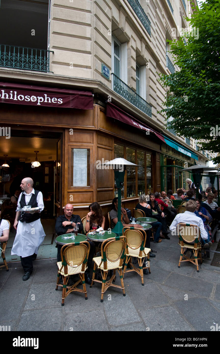 Les Philosophes Brasserie, Rue Vieille du Temple, Quartiere di Marais, Parigi, Francia, Europa Foto Stock