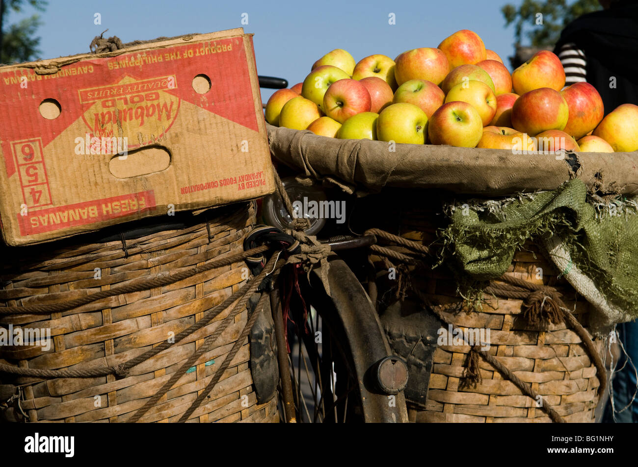 La frutta in ciclo in mercati di Ping Yao, Cina. Foto Stock