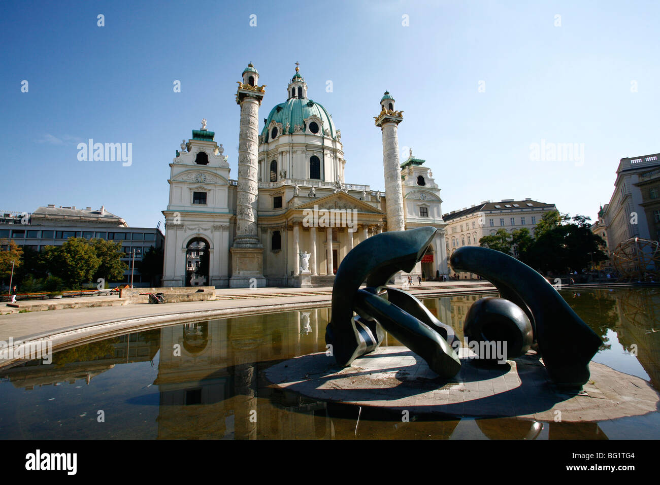 Karlskirche (St. Carlo Borromeo chiesa) da Fischer von Erlach in Karlsplatz, Vienna, Austria, Europa Foto Stock