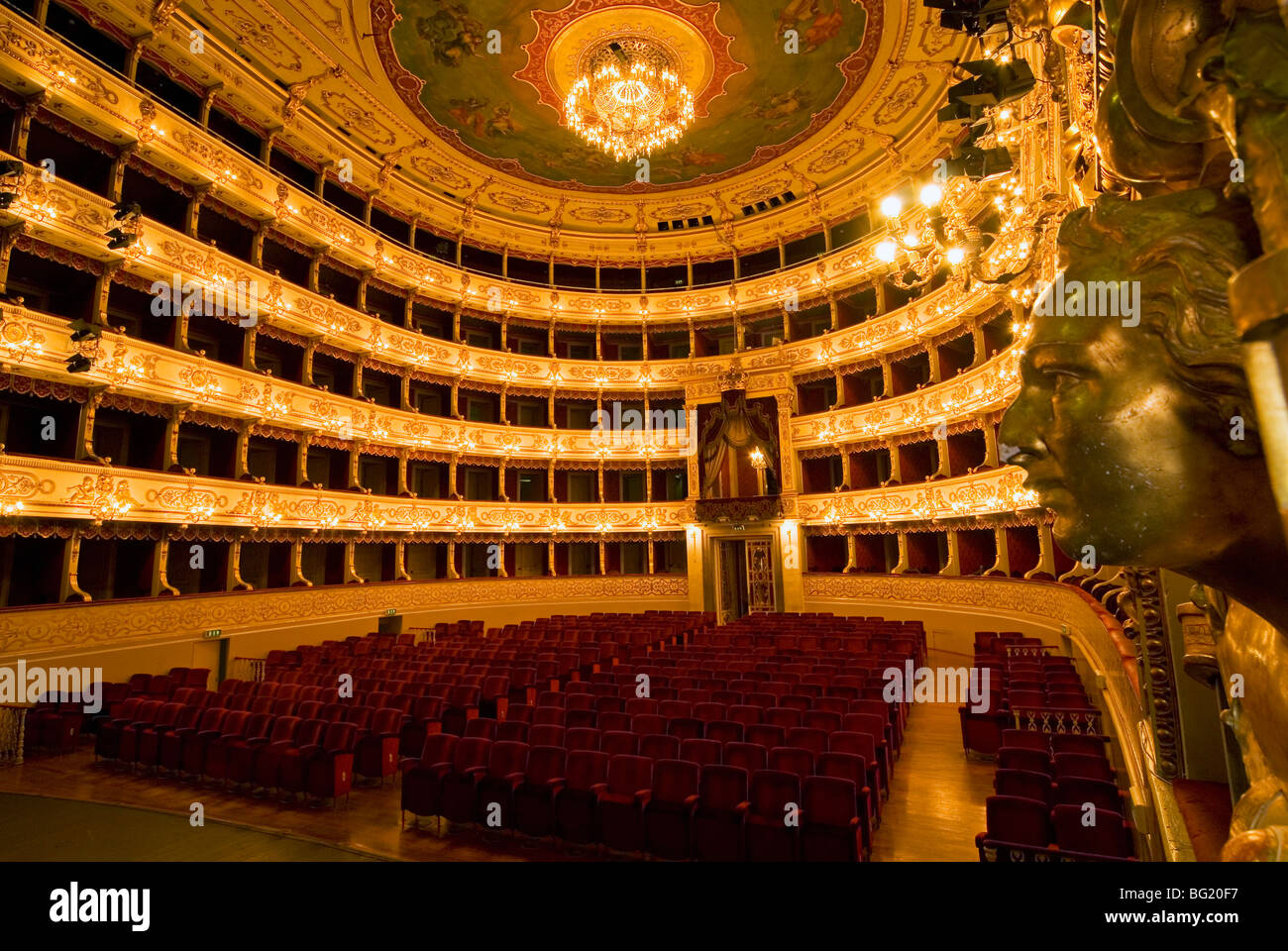 Interno del Teatro Regio di Parma, Emilia Romagna, Italia, Europa Foto  stock - Alamy