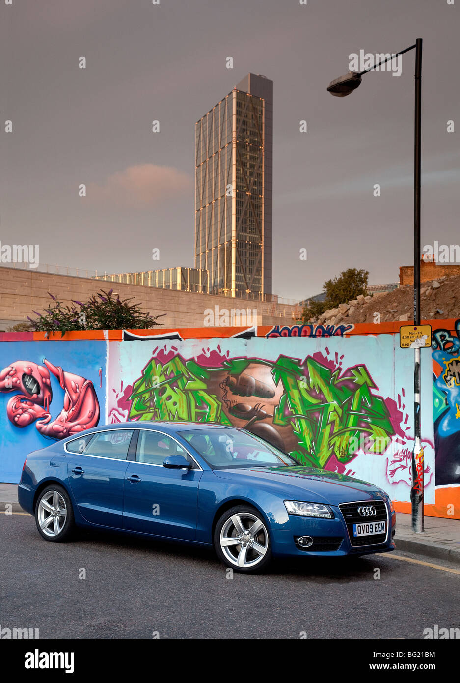 Audi A5 Spotback parcheggiata vicino a Brick Lane East London REGNO UNITO Foto Stock