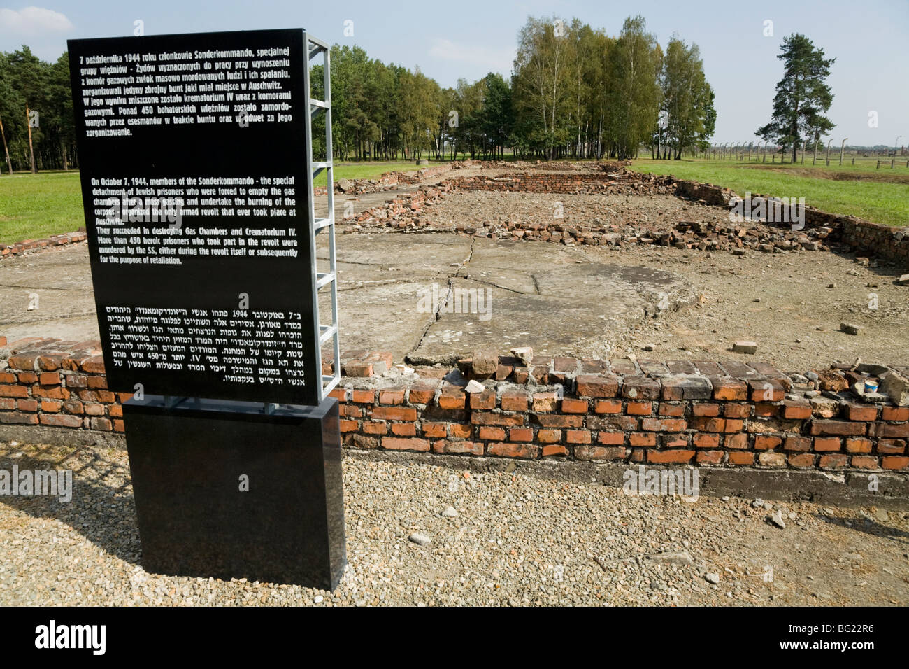Nota informativa / segno / memorial vicino a camere a gas / forni crematori IV. Auschwitz II - Birkenau campo di concentramento nazista, Polonia Foto Stock