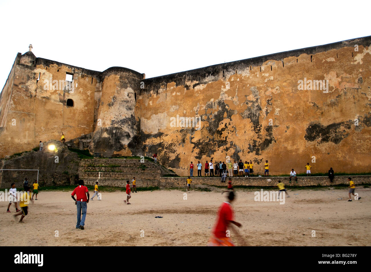 Il calcio a Fort Jesus, Città Vecchia, Mombasa, in Kenya Foto Stock