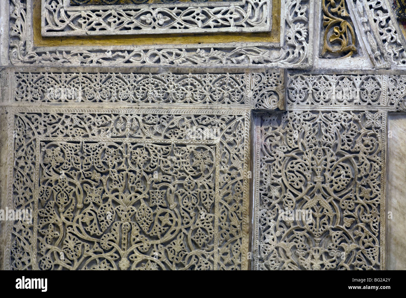 Dettaglio della scultura in pietra della baia di fronte mihrab, la Grande Moschea di Cordova, Andalusia, Spagna Foto Stock