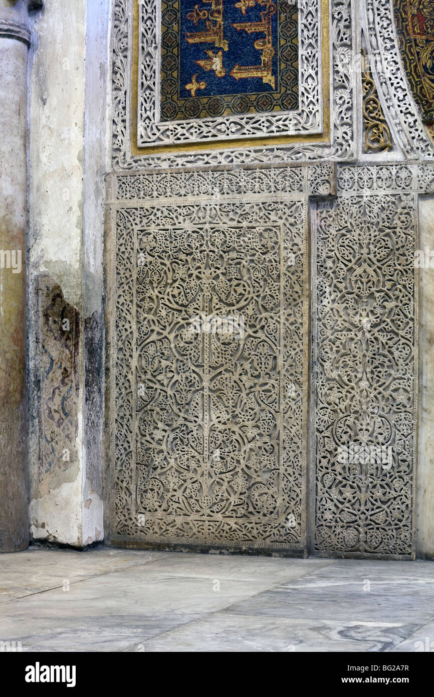 Dettaglio della scultura in pietra della baia di fronte mihrab, la Grande Moschea di Cordova, Andalusia, Spagna Foto Stock