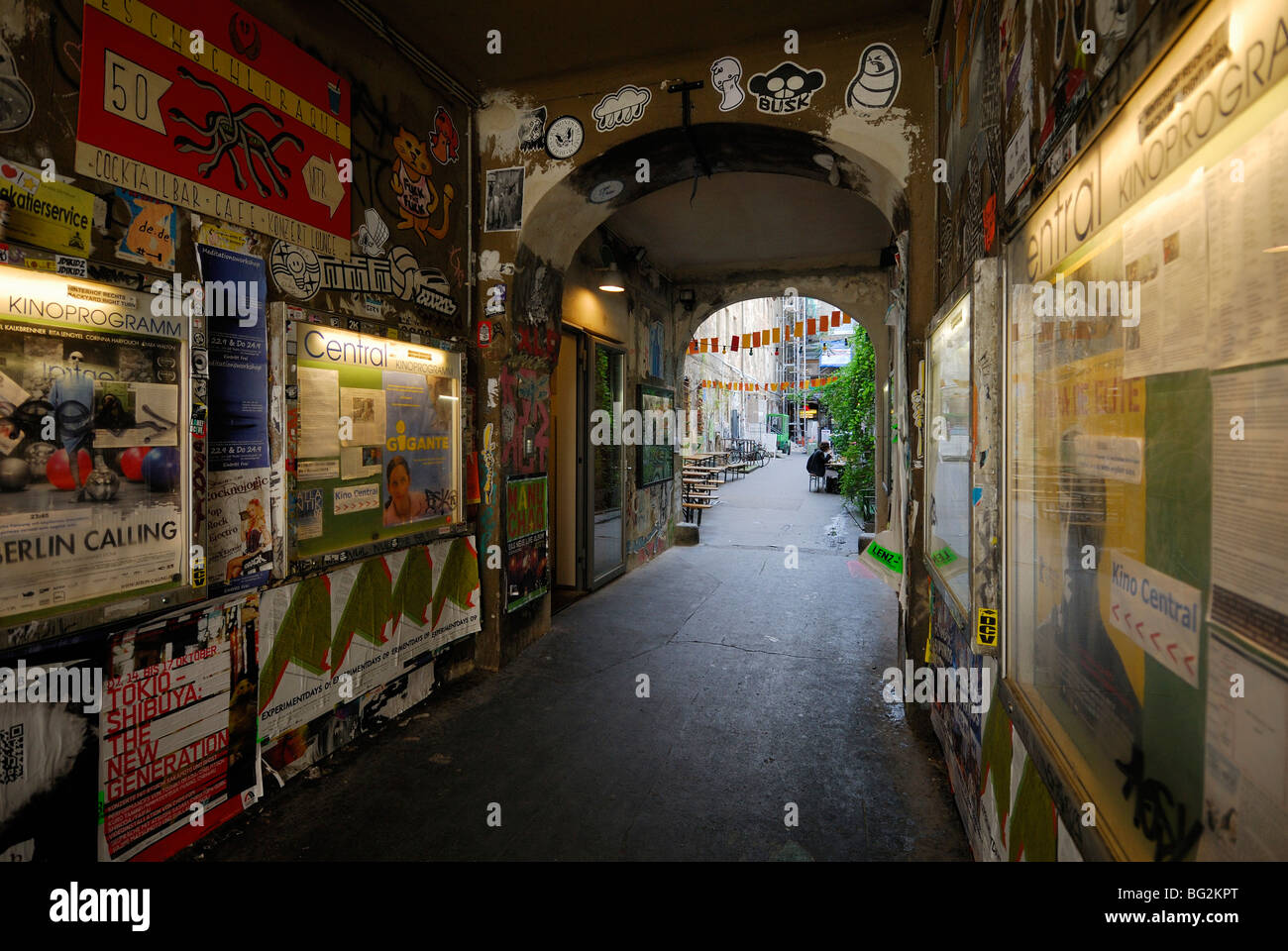 Berlino. Germania. Cortile su Rosenthaler Strasse Hackescher Markt. Foto Stock