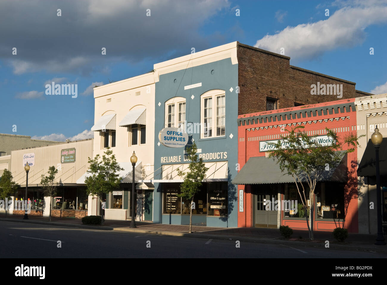 Fila di negozi nel centro cittadino di Moultrie, GEORGIA, STATI UNITI D'AMERICA Foto Stock