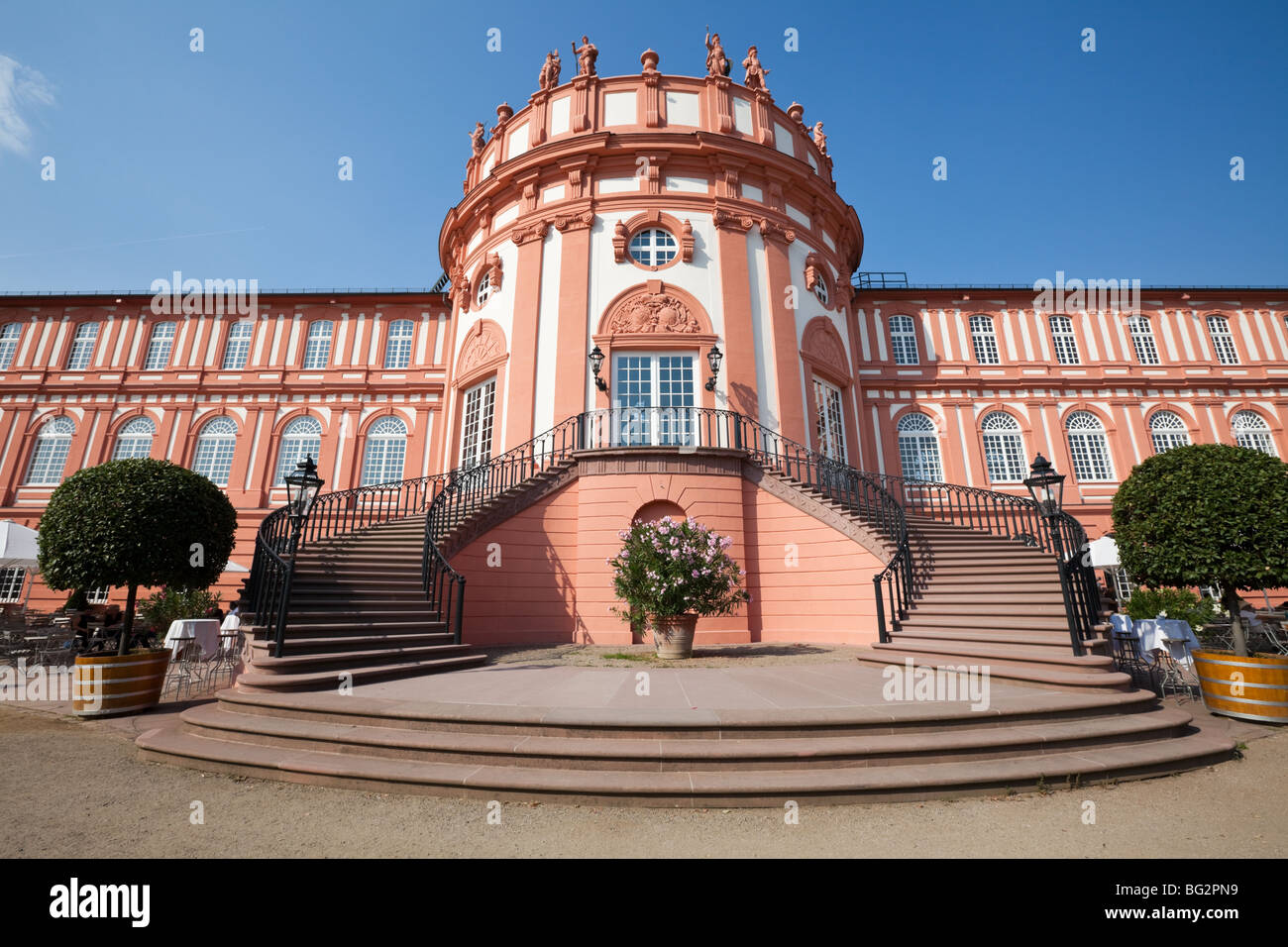 Palazzo Biebrich in Wiesbaden sulle rive del fiume Reno. Foto Stock