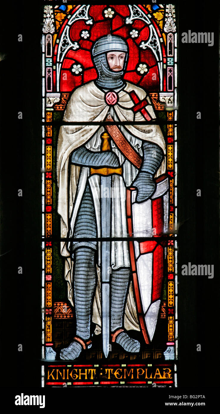 Dettaglio dalla finestra di vetro colorato ovest di Frederick Preedy raffigurante Cavalieri Templari, Chiesa di Sant'Andrea, Tempio Grafton, Warwickshire Foto Stock