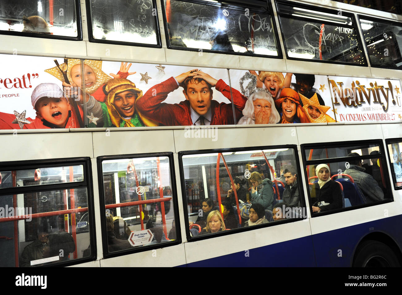 Autobus pubblicità su un autobus a Birmingham in Inghilterra Regno Unito Foto Stock