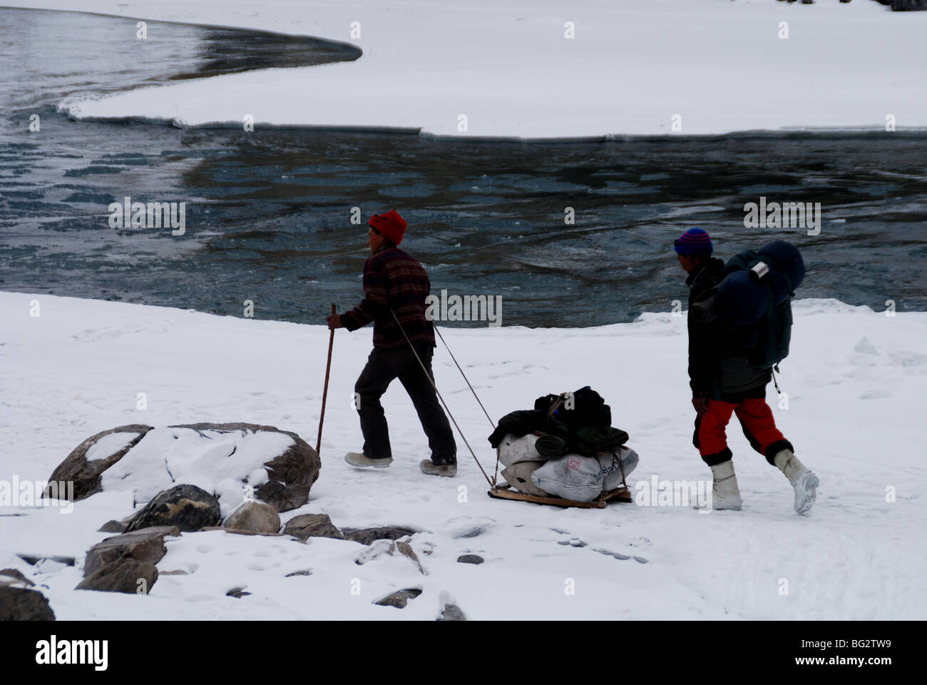 Ladakh, trekking sulla congelati Zanskar fiume in inverno . Foto Stock