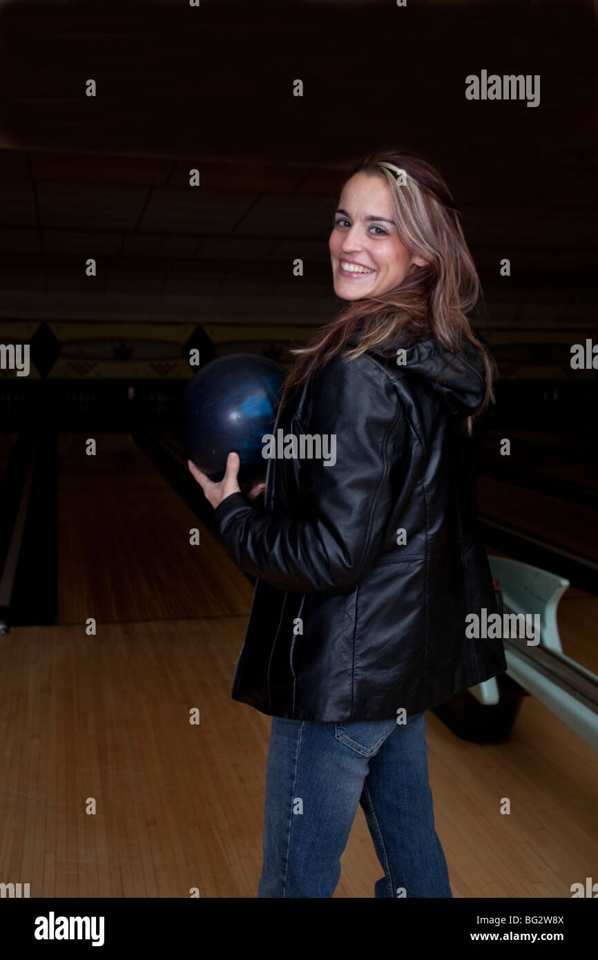 Sorridenti bowler femmina Foto Stock