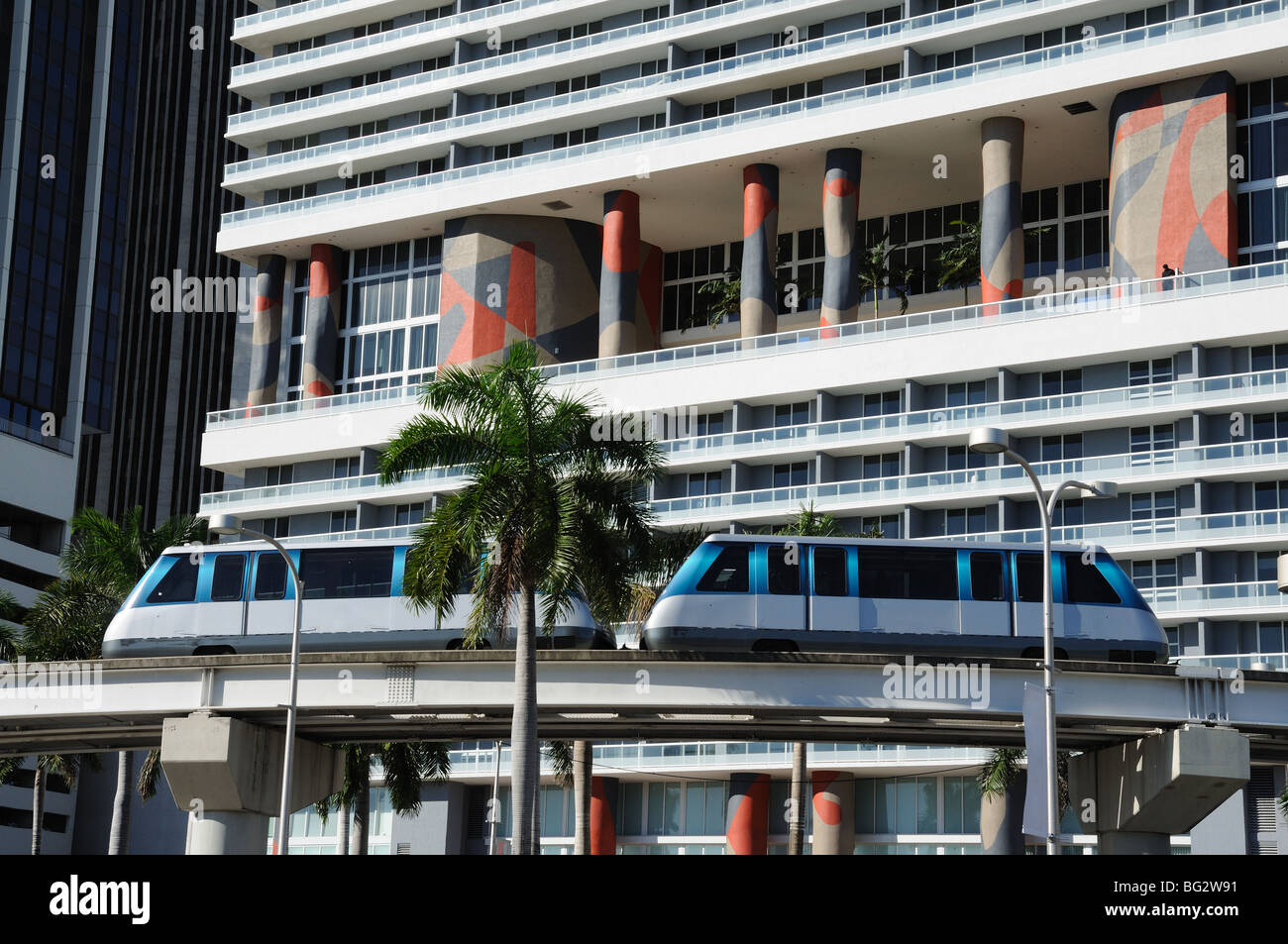 Metromover - completamente automatizzata di Miami Centro citta' sistema di treno Foto Stock