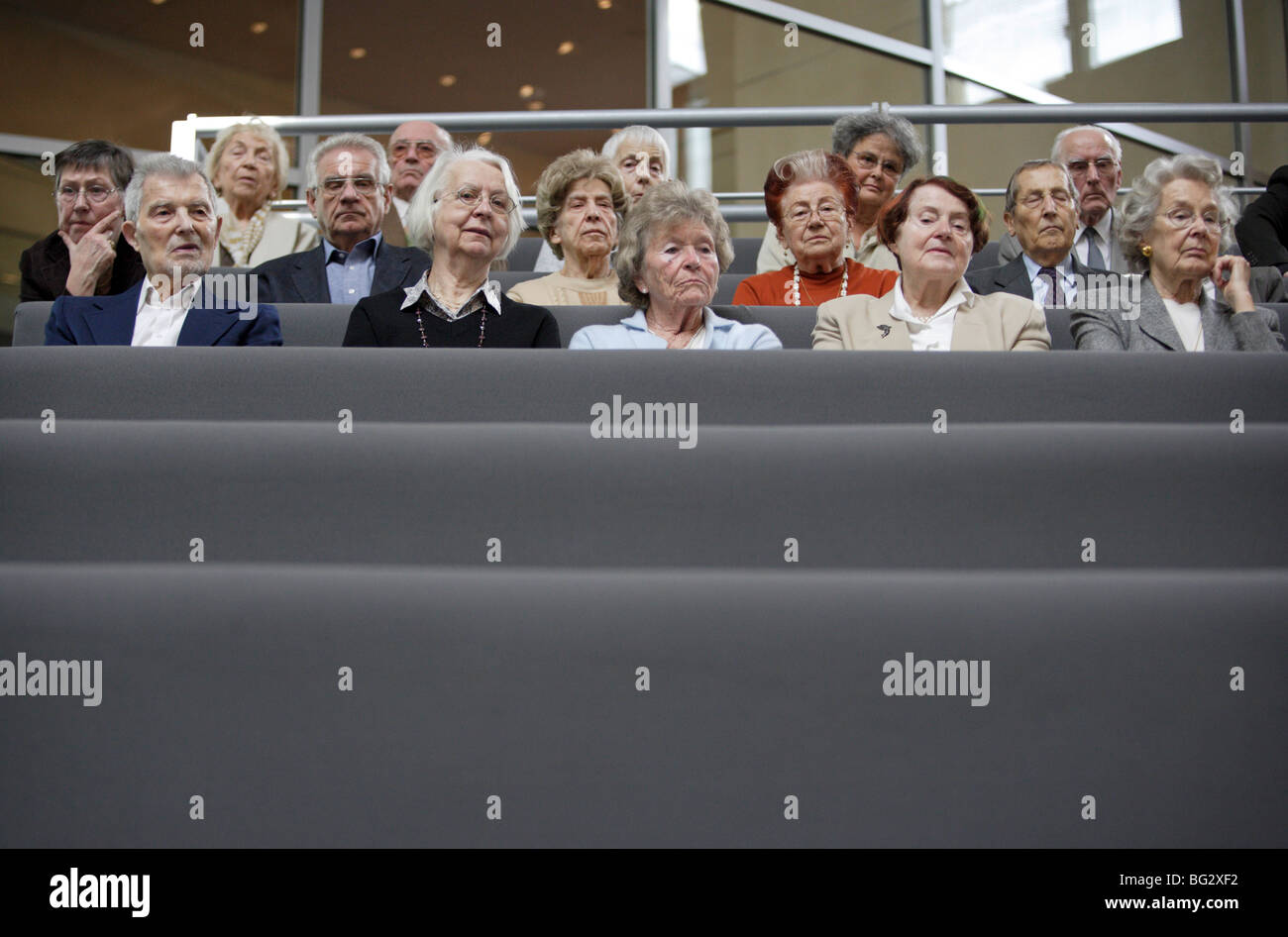 Gli anziani al Parlamento tedesco Foto Stock