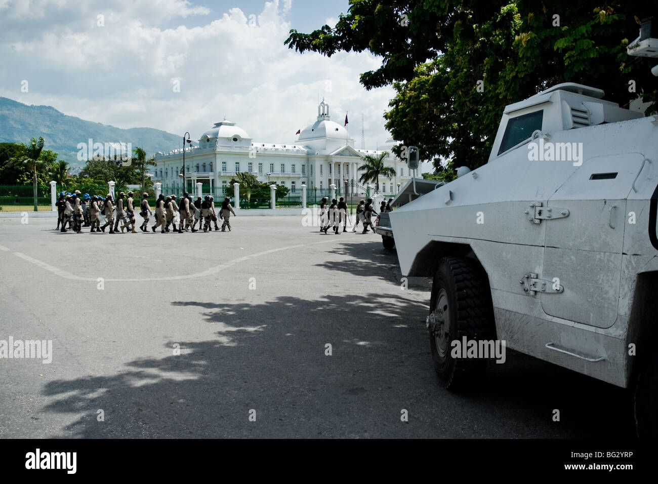 I soldati delle Nazioni Unite di fronte al palazzo presidenziale a Port-au-Prince, Haiti. Foto Stock