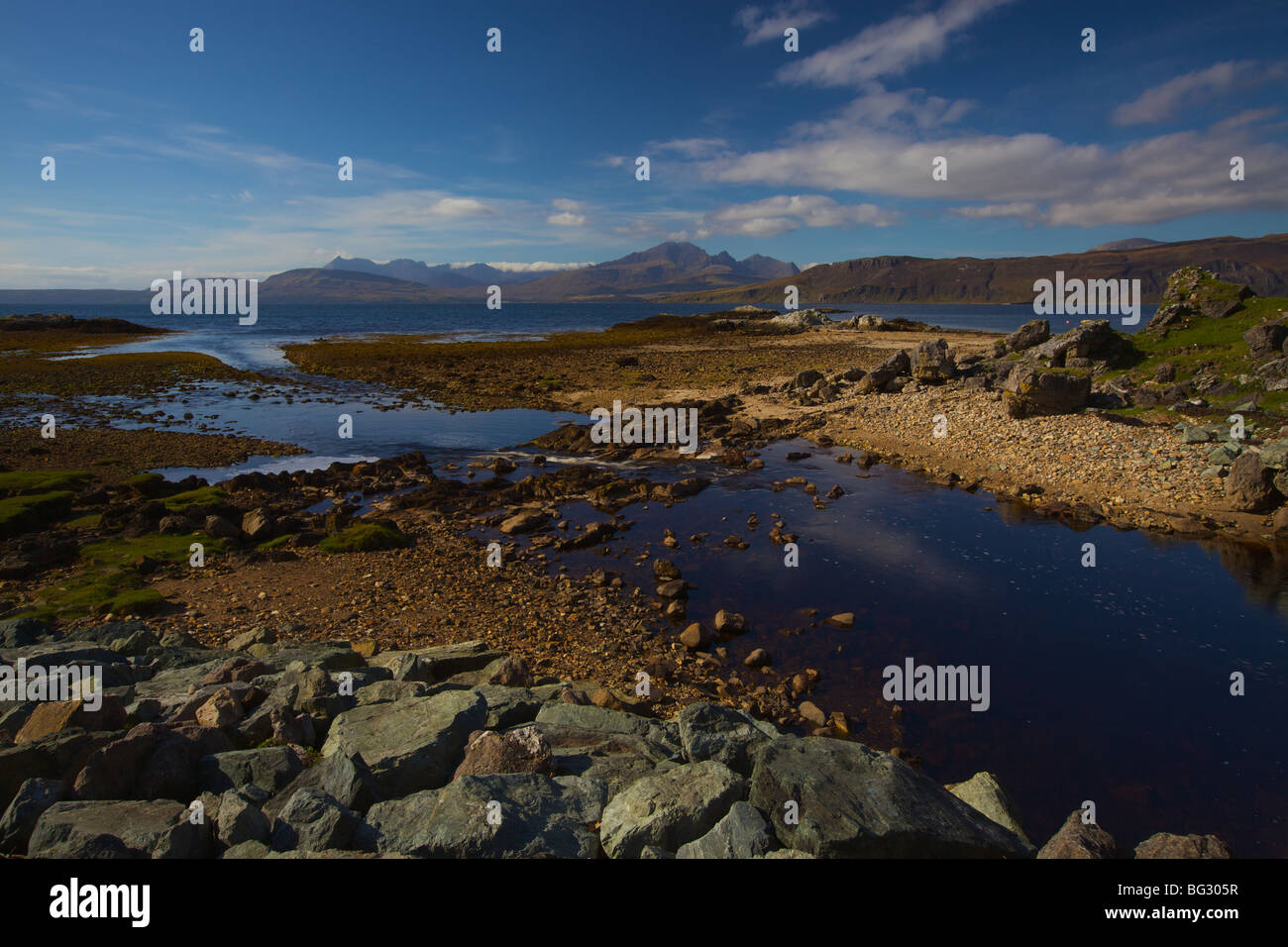 Ord, Loch Eishort, un mare loch, si trova a ovest di Skye, parte dell'Sleat Peninsula. Foto Stock