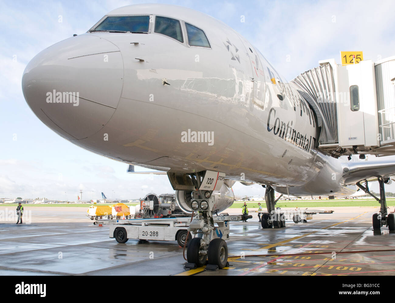 Un Continental Airlines jet del passeggero a Lisbona aeroporto Portela, Portogallo Foto Stock