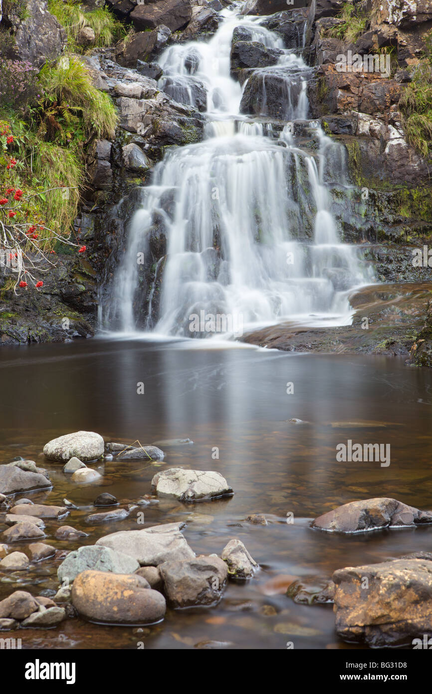 Pool di Fairy su Allt Coir un' Mhadaidh, coire na Creiche, Glen fragile, Isola di Skye, Ebridi Interne, Scozia. Foto Stock