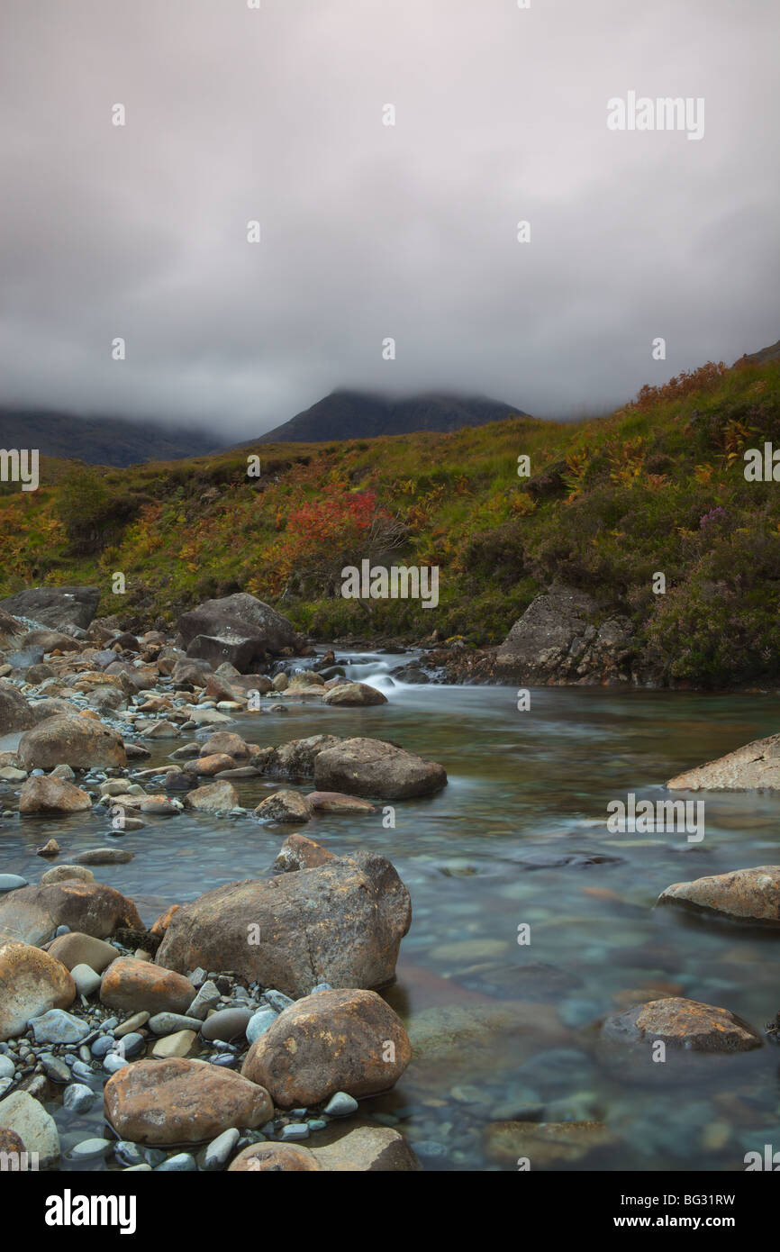 Pool di Fairy su Allt Coir un' Mhadaidh, coire na Creiche, Glen fragile, Isola di Skye, Ebridi Interne, Scozia. Foto Stock