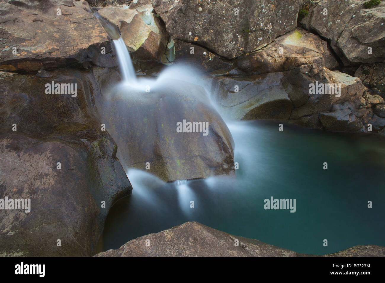 Pool di Fairy su Allt Coir un' Mhadaidh, coire na Creiche, Glen fragile, Isola di Skye, Ebridi Interne, Scozia. Foto Stock