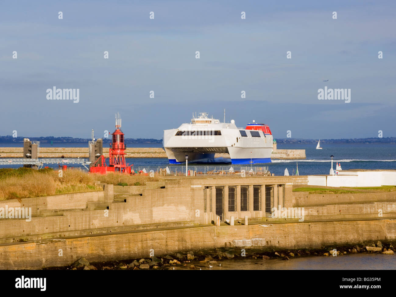 Traghetto arrivando a Dun Laoghaire Harbour, Dublino,ferry boat,nave,Dun Laoghaire,Dublino,l'Irlanda,Irish,porto,porto Foto Stock