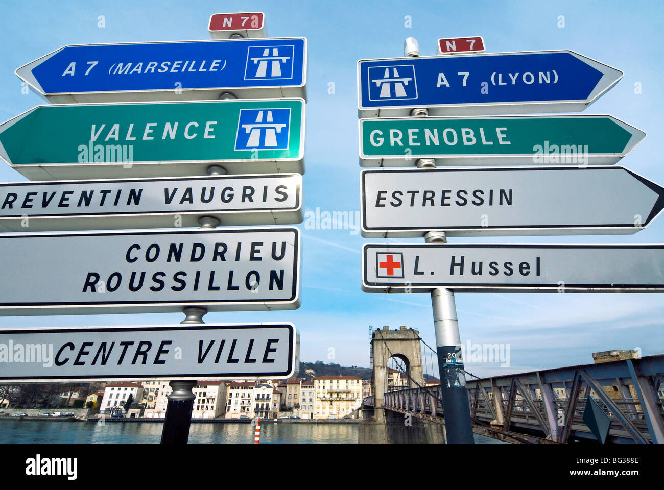 Cartello stradale, Pont de la Passerelle, fiume Rodano, Vienne, la Valle del Rodano, Francia Foto Stock
