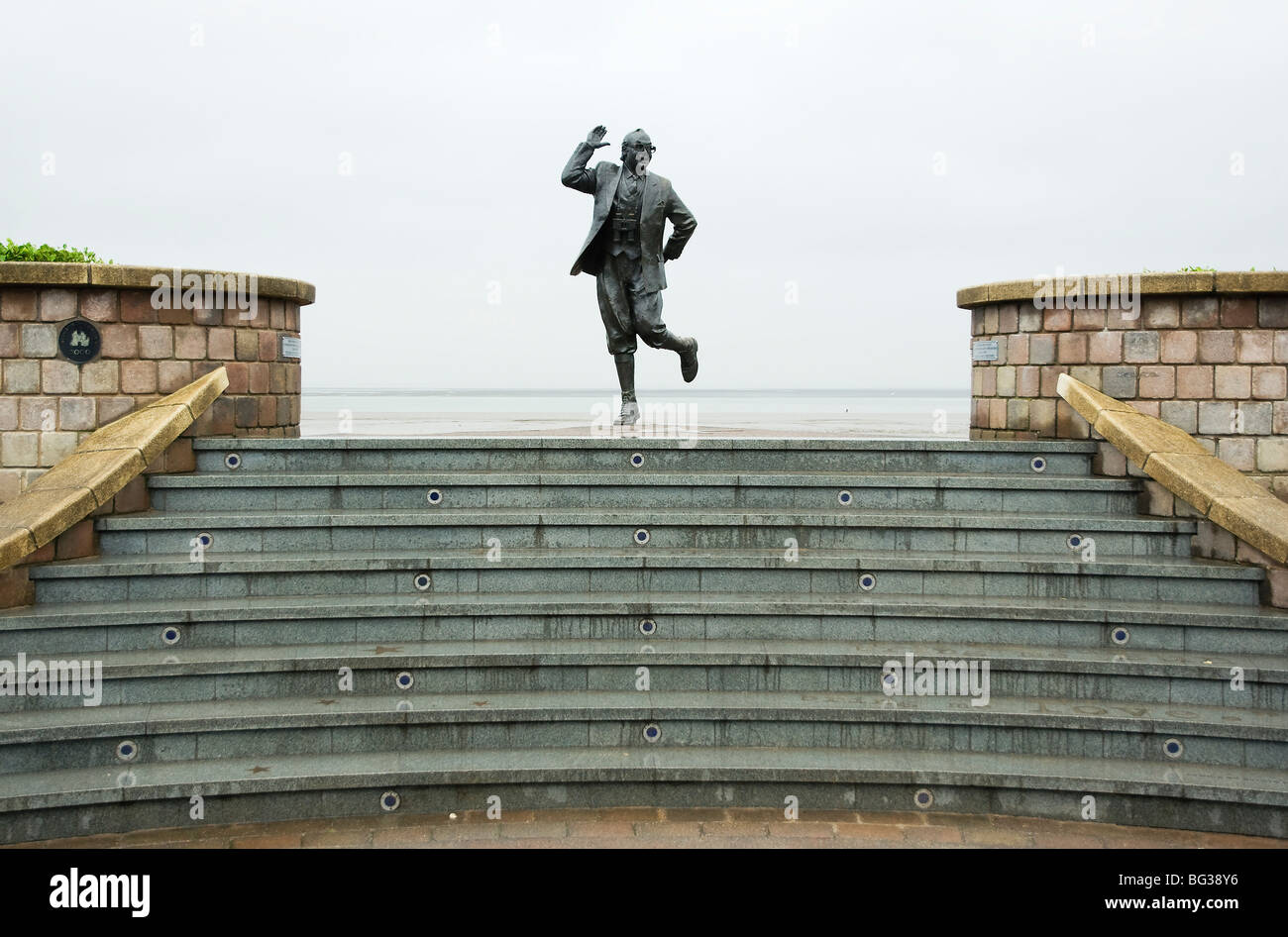 Eric Morcambe statua e passi sul lungomare di Morecambe Foto Stock