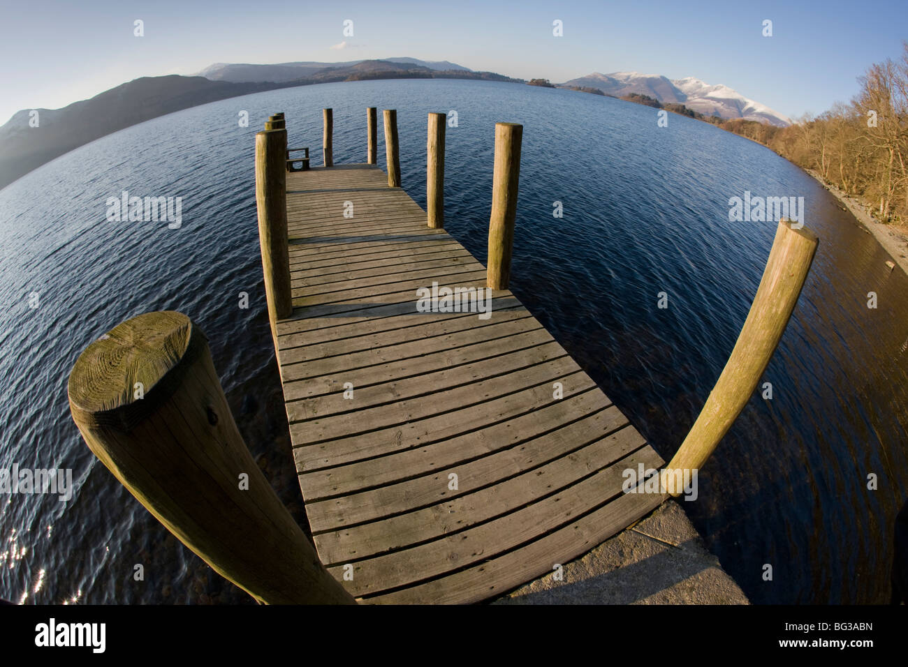 Fisheye colpo di jetty di Derwentwater, nel distretto del lago, Cumbria Foto Stock
