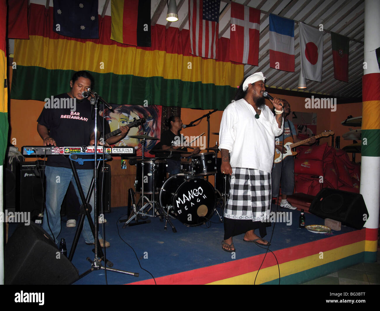 Mango ristorante sulla spiaggia, musica reggae in Sanur Beach, Bali, Indonesia Foto Stock