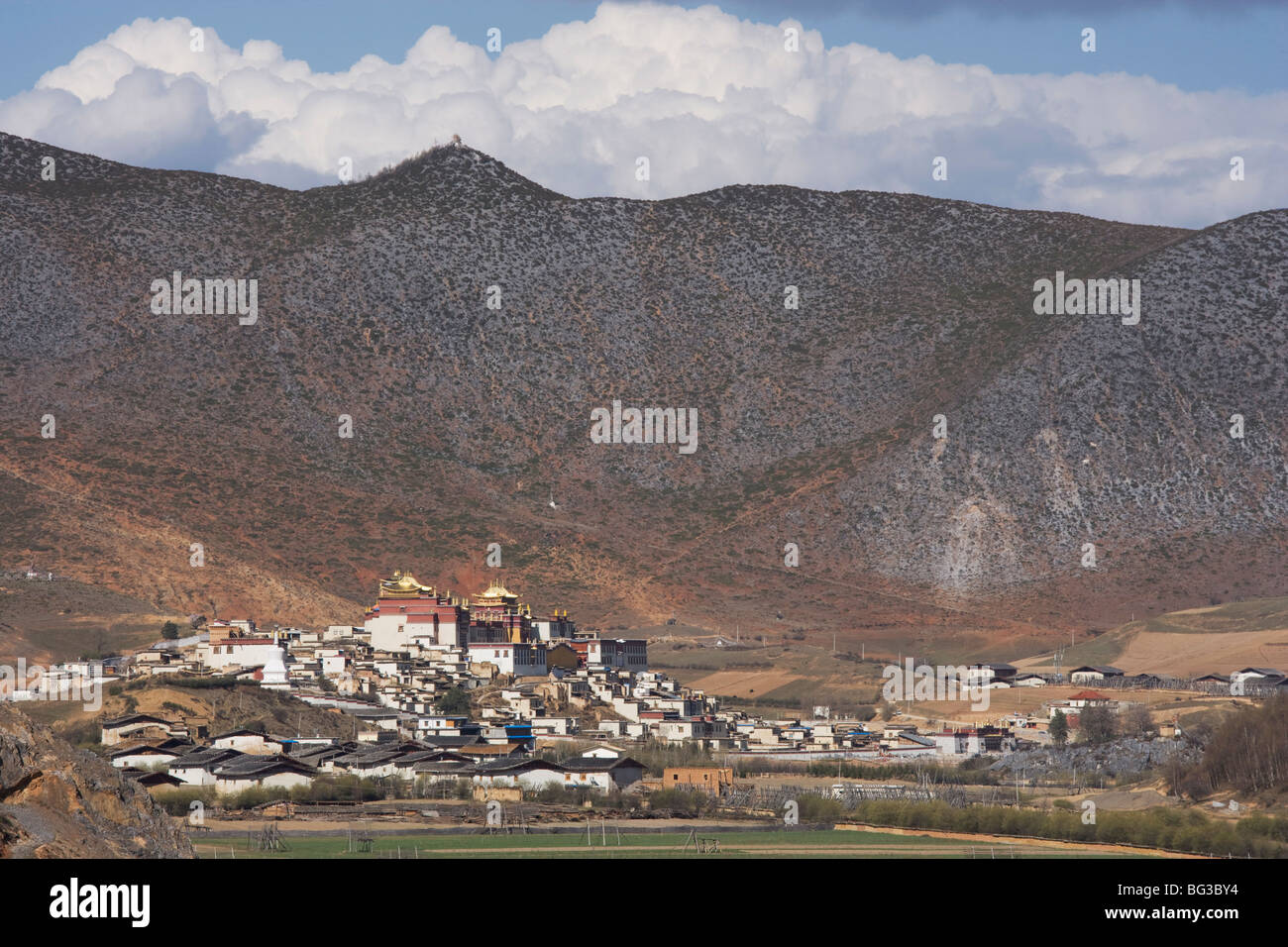 Ganden Gompa Sumsteling Songzanlin (Si) monastero Buddista, Shangri-La, precedentemente Zhongdian, nella provincia dello Yunnan in Cina e Asia Foto Stock
