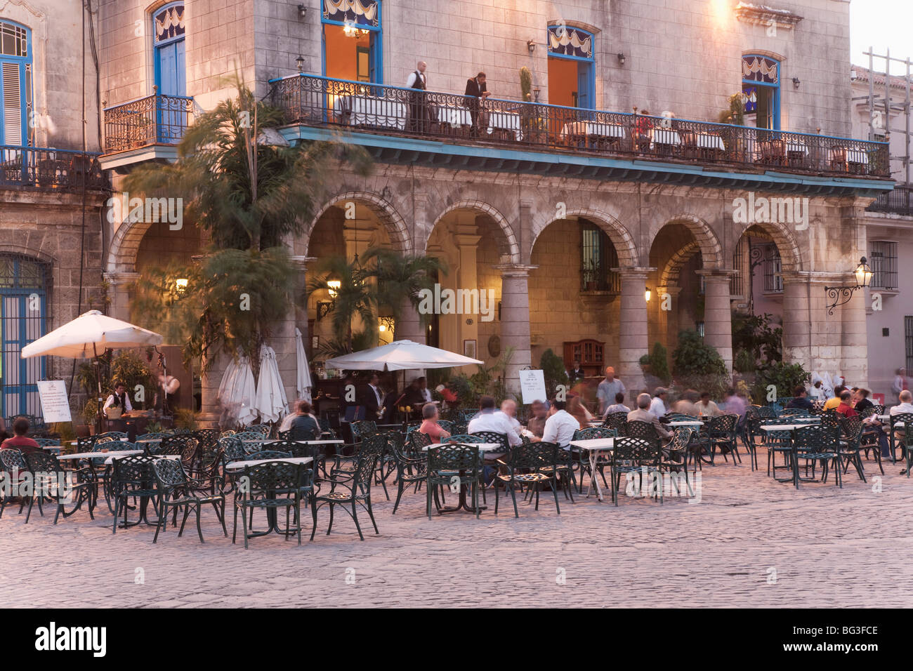 Plaza de la Catedral, Havana, Cuba, West Indies, America Centrale Foto Stock
