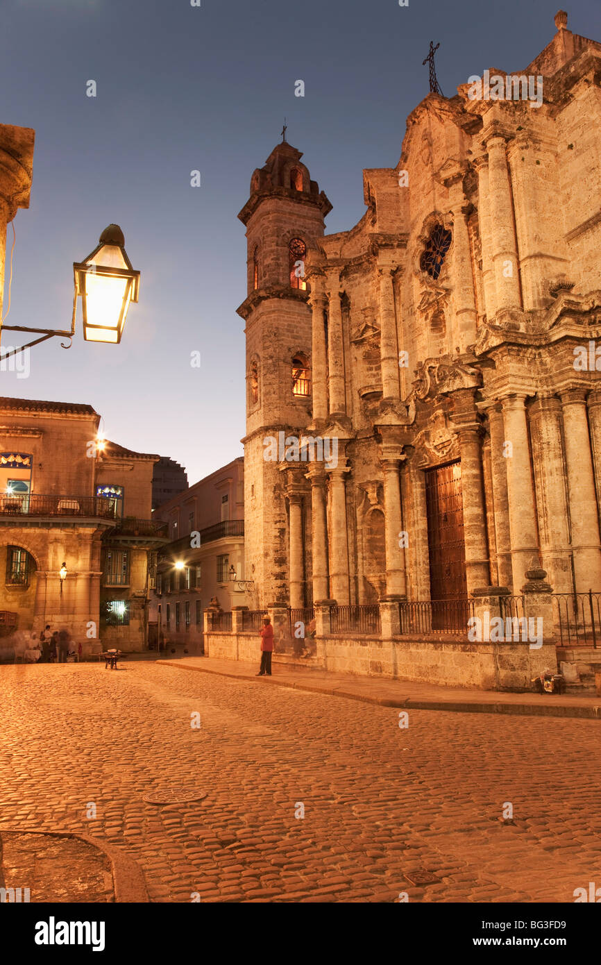 Plaza de la Catedral, Havana, Cuba, West Indies, America Centrale Foto Stock