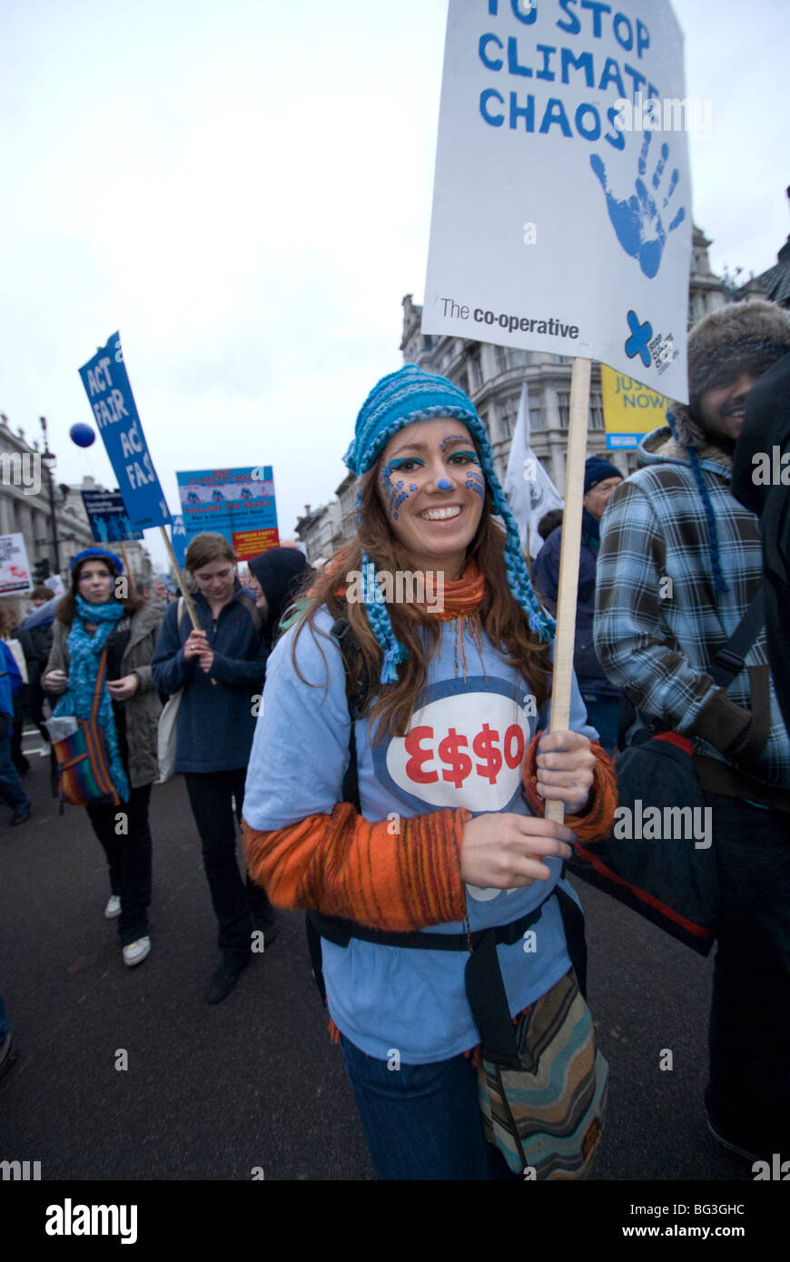 50.000 domanda di azione sul cambiamento climatico presso l'onda più grande mai REGNO UNITO il cambiamento climatico marzo a Londra. 5 Dicembre 2009 Foto Stock