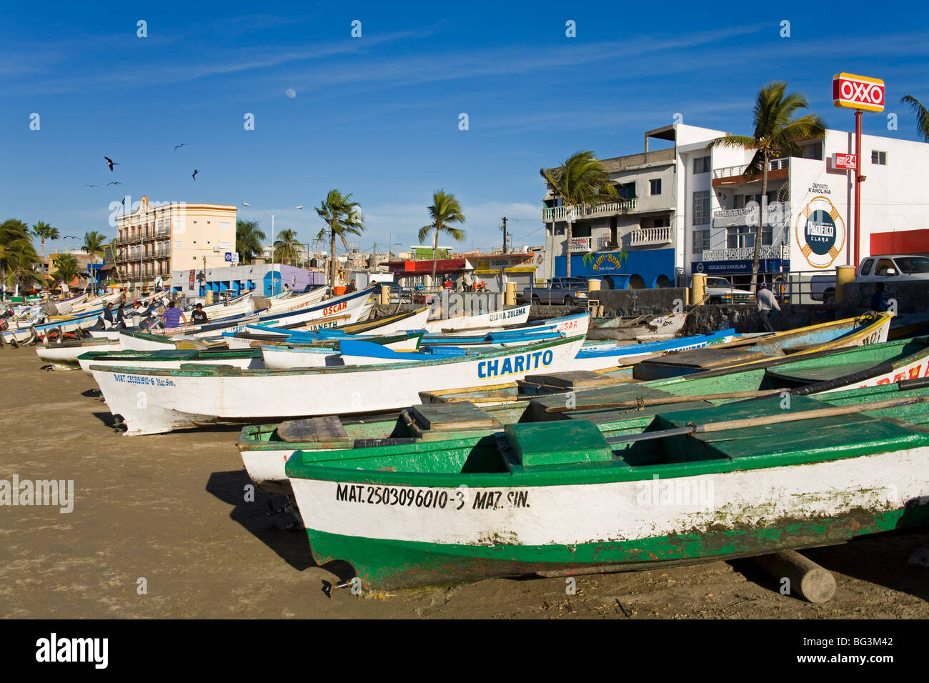 Barche da pesca sul Playa Norte, Mazatlan, Sinaloa Membro, Messico, America del Nord Foto Stock