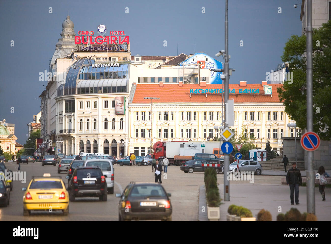 Tsar Osvoboditel Street, Sofia, Bulgaria, Europa Foto Stock