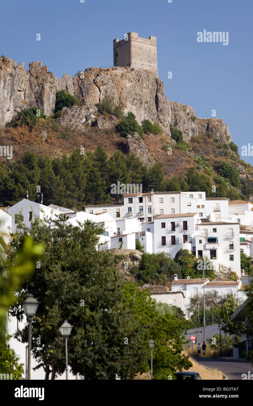 Zahara de la Sierra, uno dei villaggi bianchi, la provincia di Cadiz Cadice, Andalusia, Spagna, Europa Foto Stock