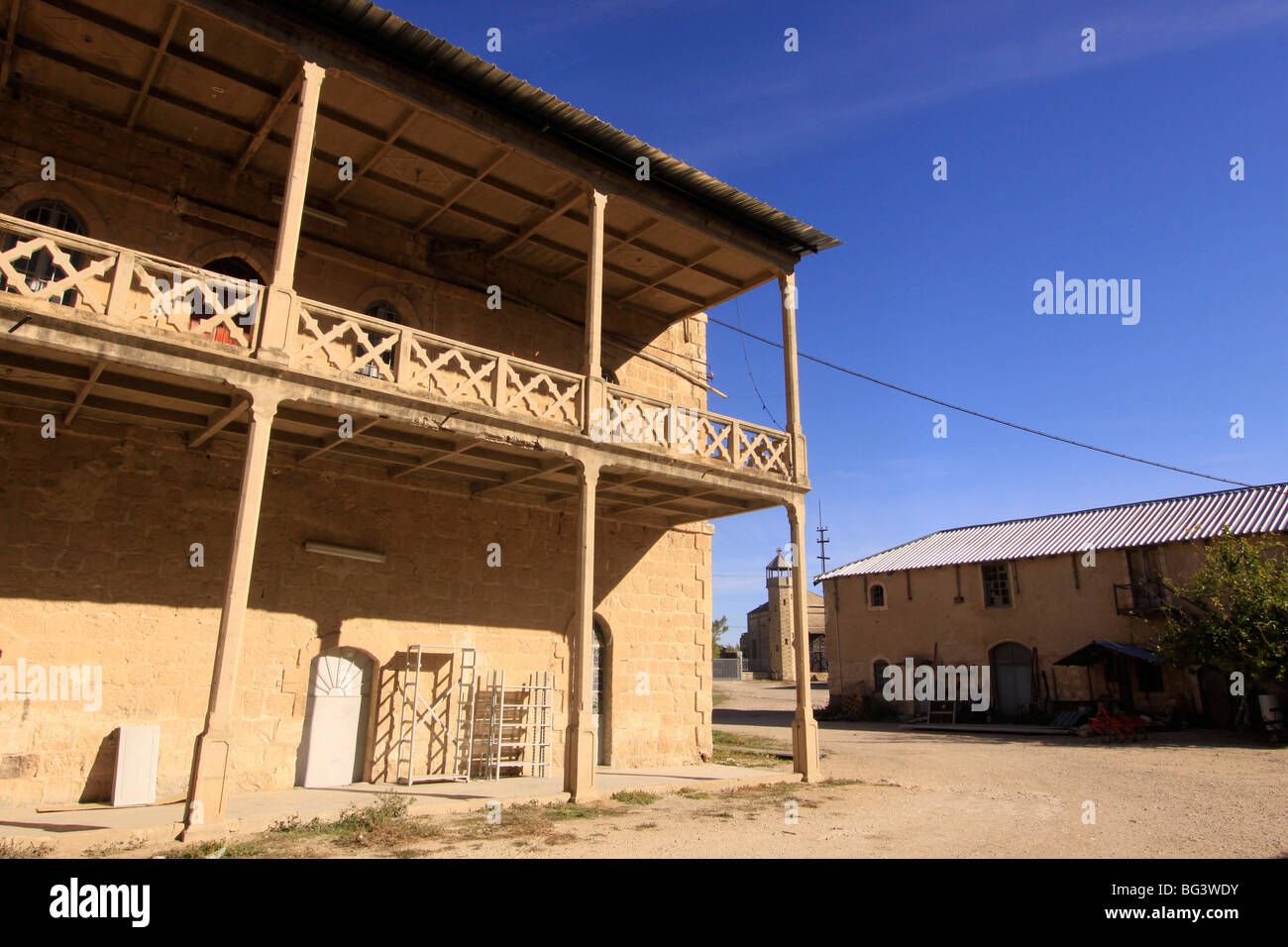 Israele, Shephelah, il monastero trappista di Latrun, vecchio hotel e fabbricati aziendali Foto Stock