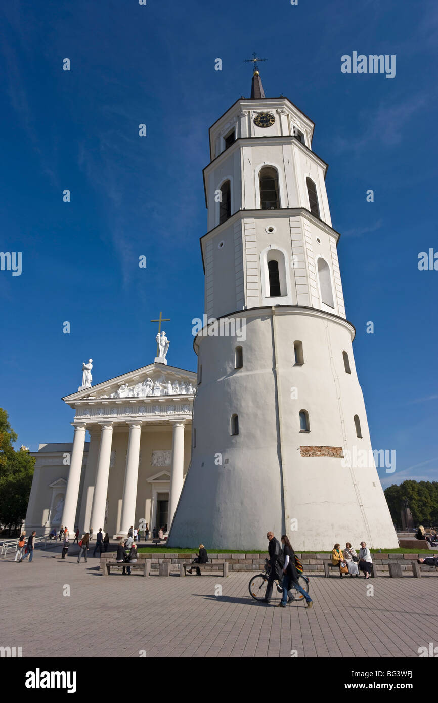 Cattedrale di Vilnius e la 57m alto campanile, Vilnius, Lituania, paesi baltici, Europa Foto Stock