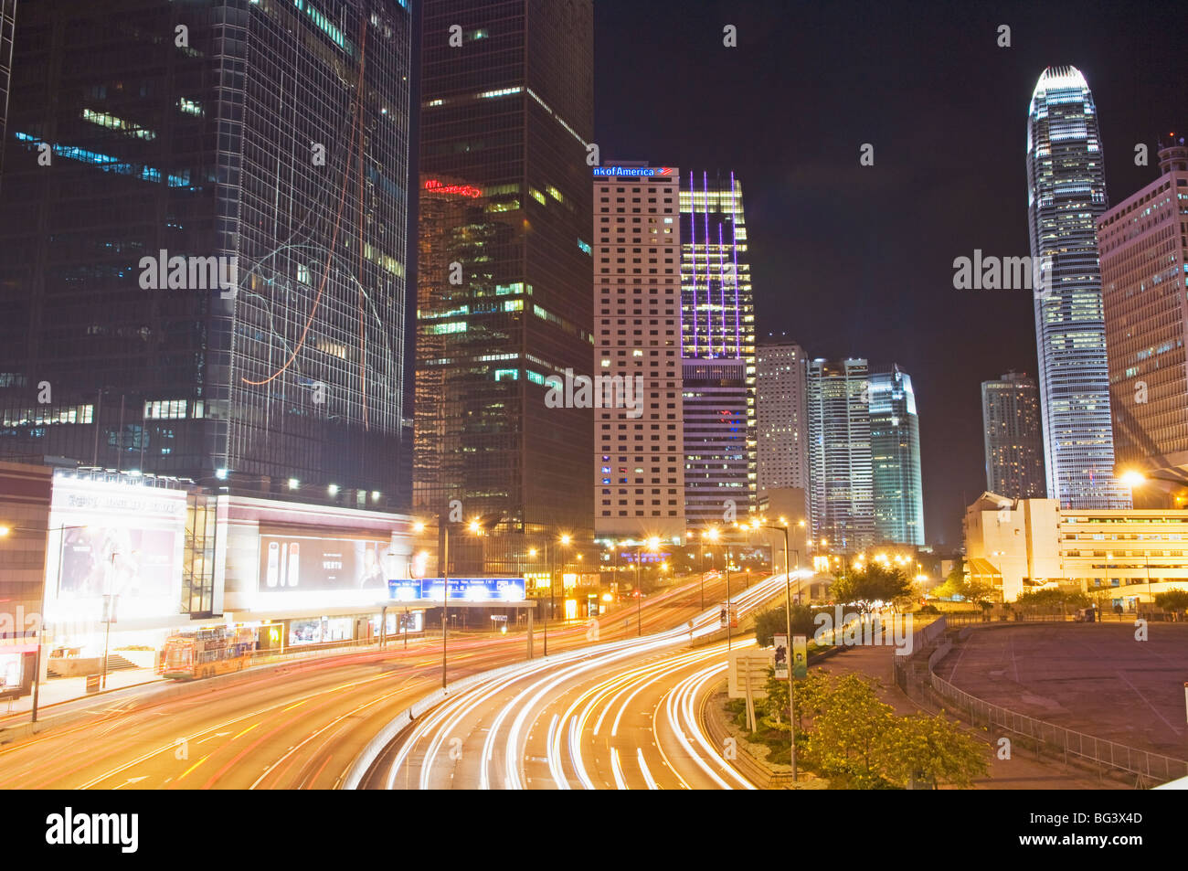 Superstrada che corre lungo il Porto di Hong Kong Foto Stock