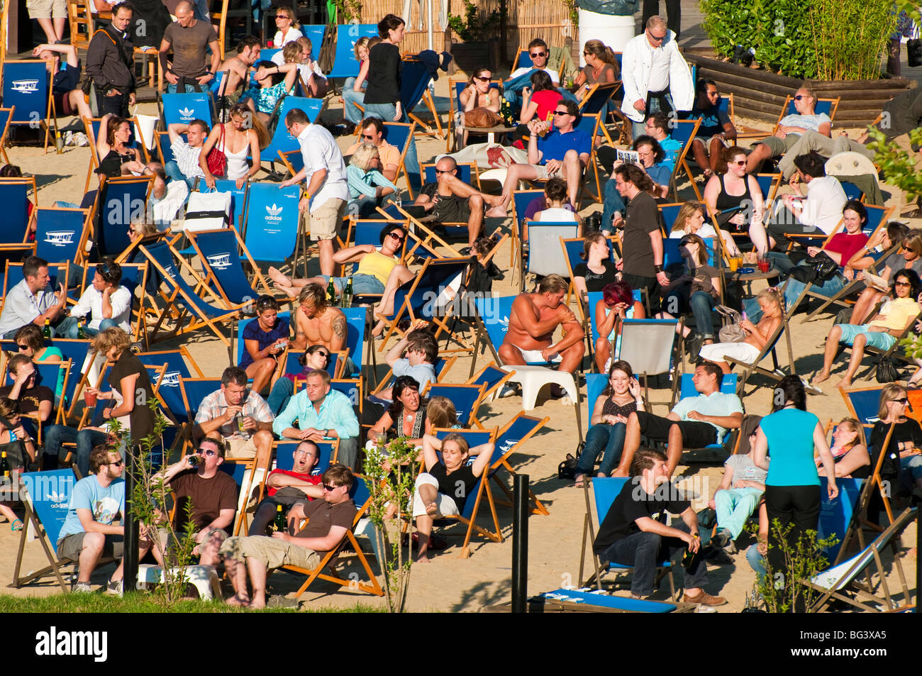 Sandstrand am Donaukanal, Wien Österreich | Spiaggia sabbiosa sul canale del Danubio, Vienna, Austria Foto Stock