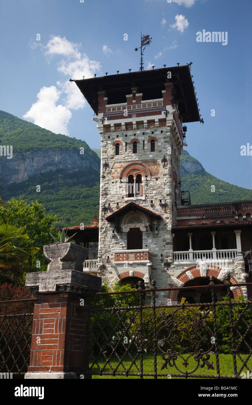 L'Italia, Lombardia, regione dei laghi, Lago di Como, Tremezzo, ornati villa sul lago Foto Stock