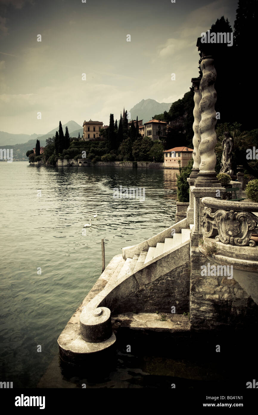 L'Italia, Lombardia, regione dei laghi, Lago di Como, Varenna, Villa Monastero, giardini e sul fronte del lago Foto Stock