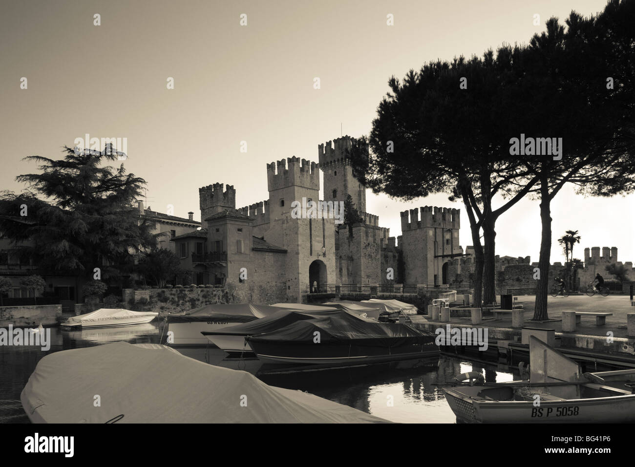 L'Italia, Lombardia, Lake District, il Lago di Garda e Sirmione, Castello Castello Scaligero Foto Stock
